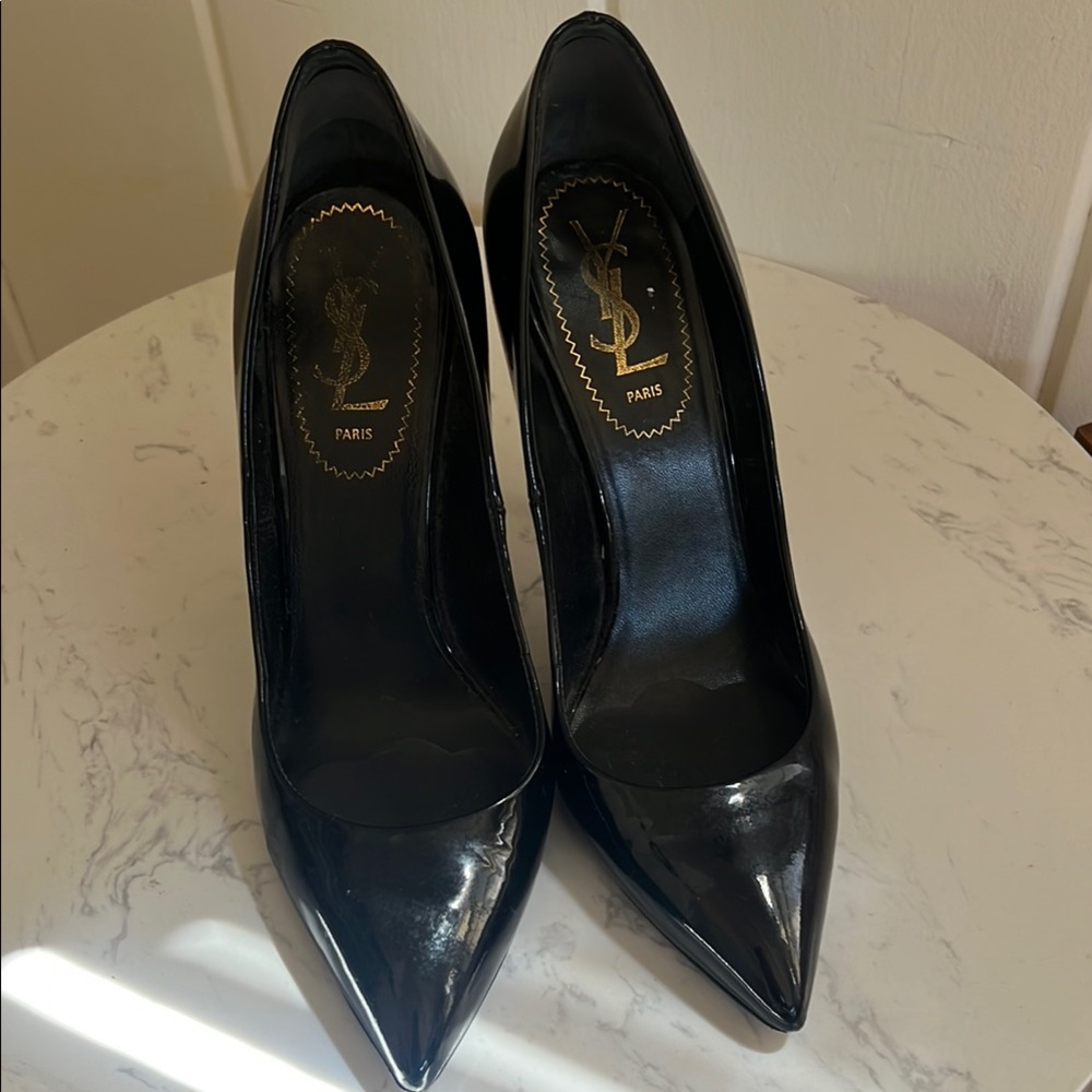 Yves Saint Laurent Women's Black Pumps